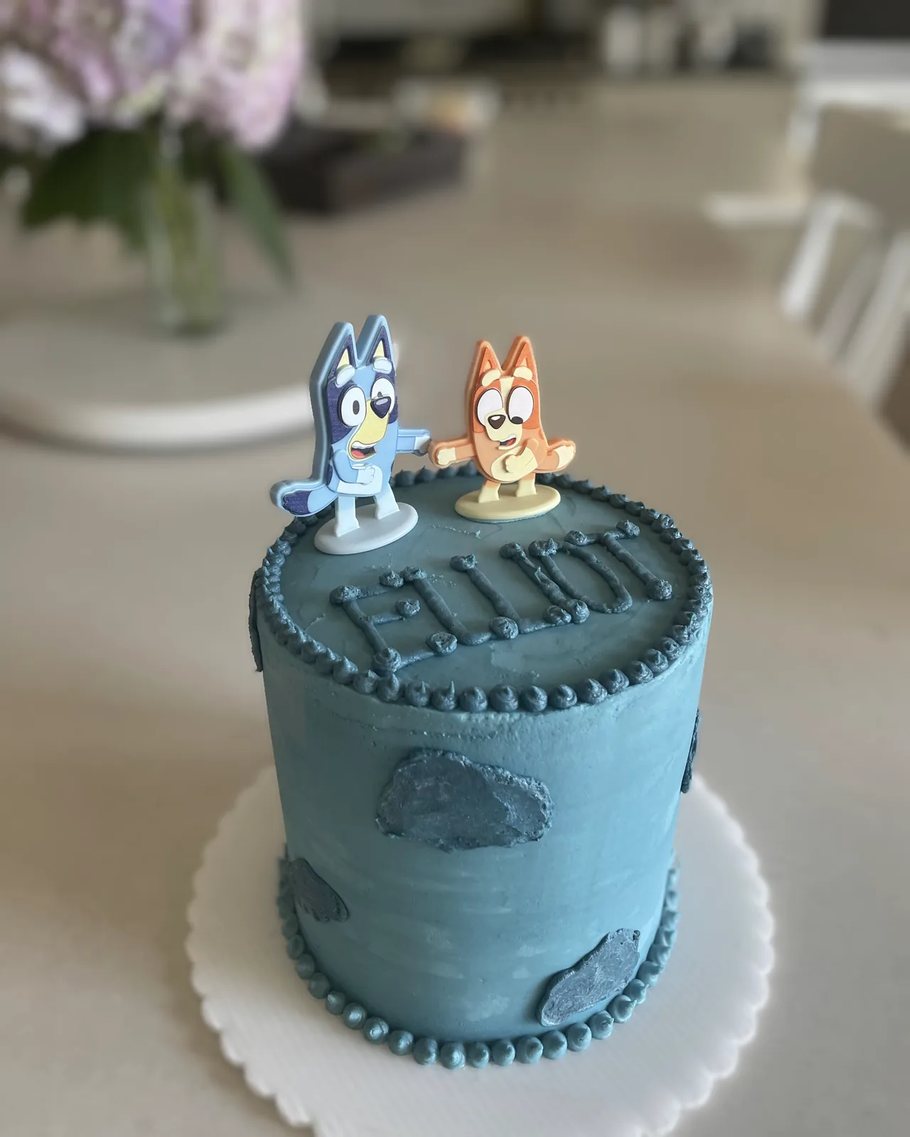 Bluey character cake with name piping
